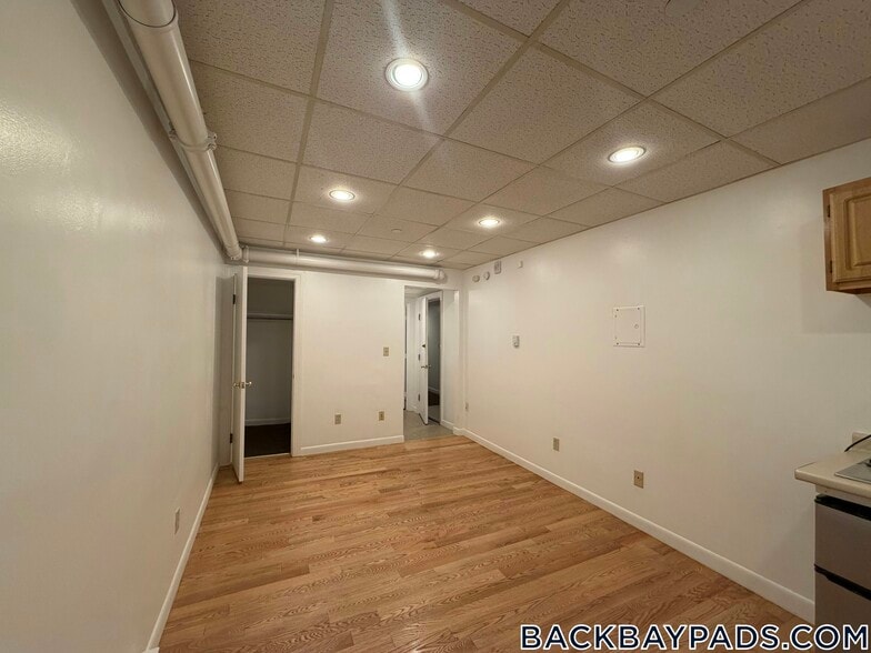 Building Photo - 405 Beacon St