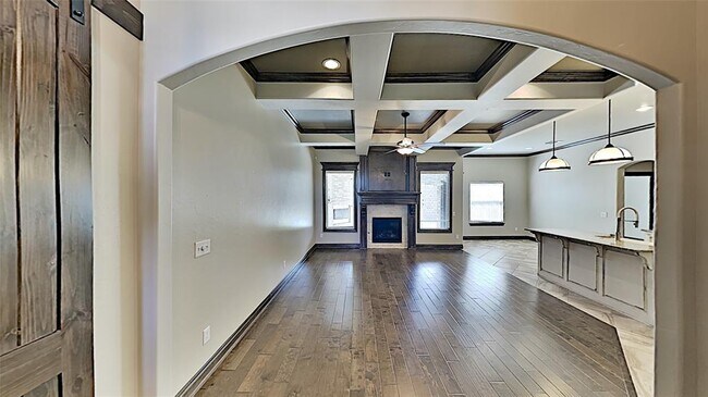 Building Photo - 5917 Grandby Rd