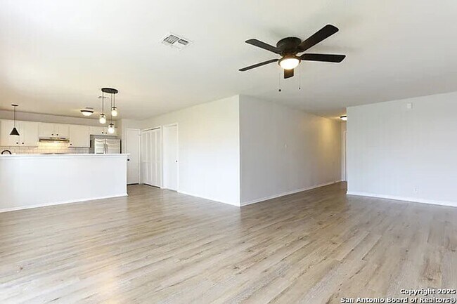 Building Photo - 3-Bedroom Home in Kirby Ready for Move-In!