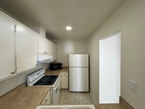 Building Photo - Charming 1BD/1BA W/ Reserved Parking and Community Laundry in Linda Vista!