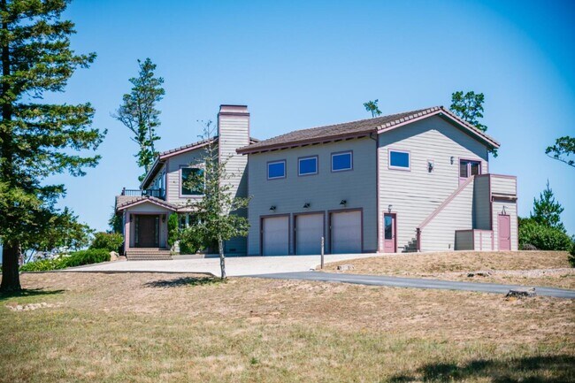 Building Photo - 300 Corona Rd