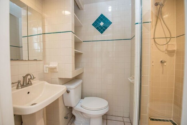 Building Photo - Anaheim Hills