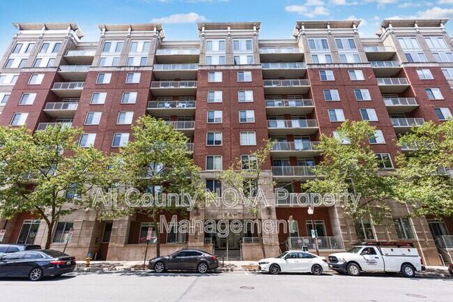 Building Photo - 820 N Pollard St