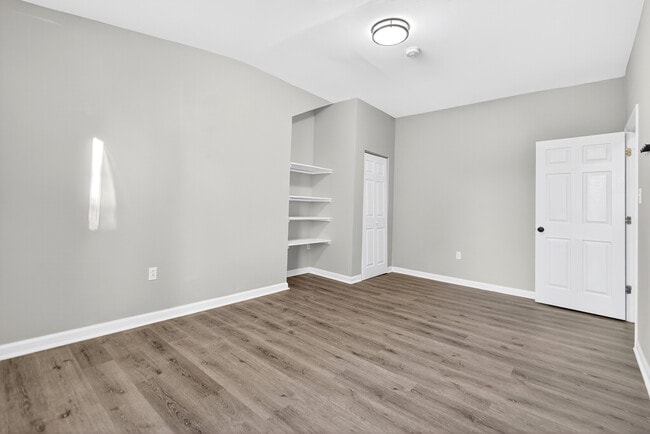 Building Photo - 517 Armandale St