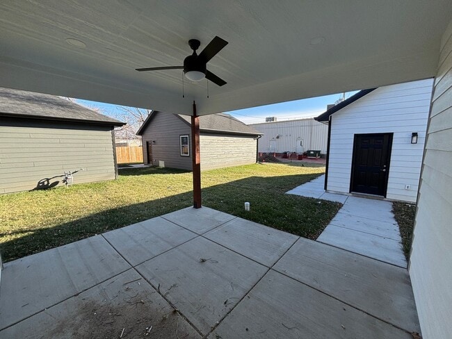 Building Photo - Stunning New Build in Central Manhattan! Available NOW!