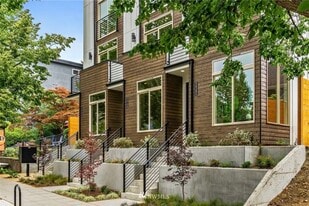 Building Photo - 5618B California Ave SW