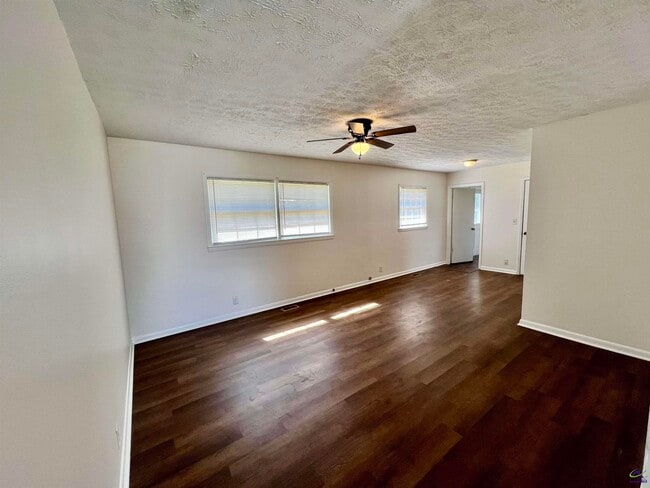 Building Photo - 2209 Macy Ave