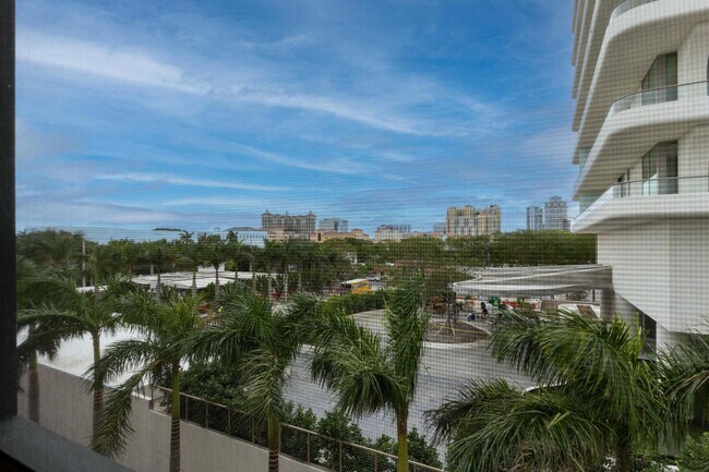 Building Photo - 1601 S Flagler Dr