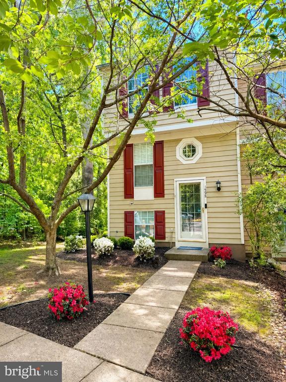 Building Photo - 1598 Woodcrest Dr