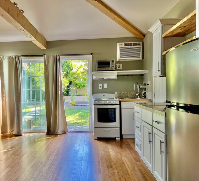 Building Photo - 10748 Charnock Rd