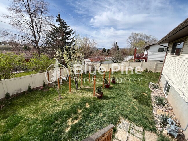 Building Photo - 1656 S Fairway Dr