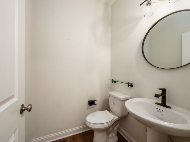 Building Photo - 7343 Quailview Dr