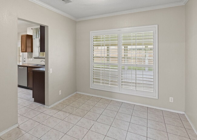 Building Photo - "Spacious 3-Bed Sanctuary with 2.5 Baths o...