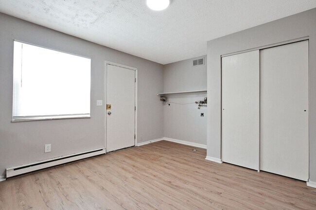 Building Photo - 2187-2193 Clarendon Ln
