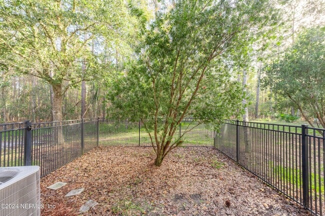 Building Photo - 807 Scrub Jay Dr