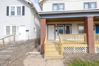 Building Photo - 618-620 Racine Ave