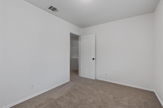 Building Photo - 1516 White Oak Loop