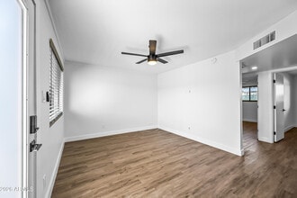 Building Photo - 3133 E Fairmount Ave