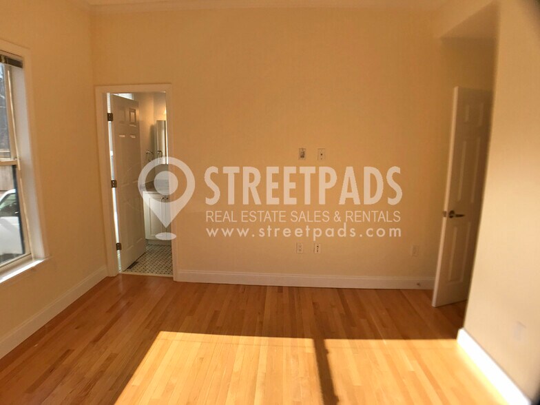 Building Photo - 15 Langdon St