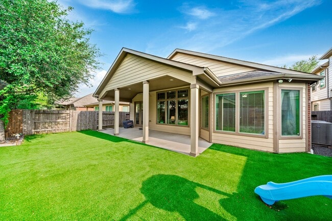 Building Photo - 16514 Sheffield Run Dr