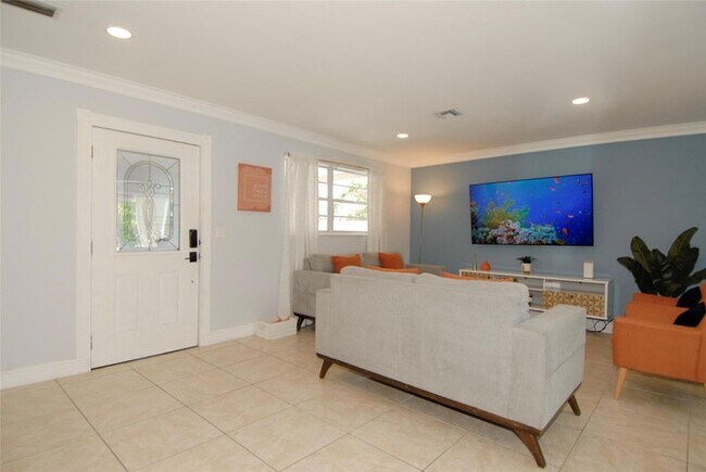 Building Photo - 21 NE 57th Ct