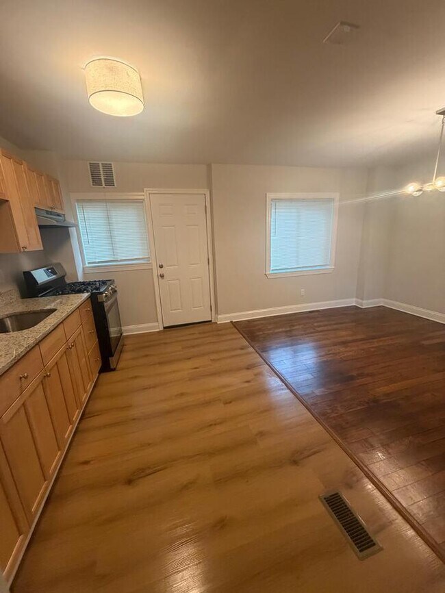 Building Photo - 3 Bedrooms 21212 Housing Voucher Accepted