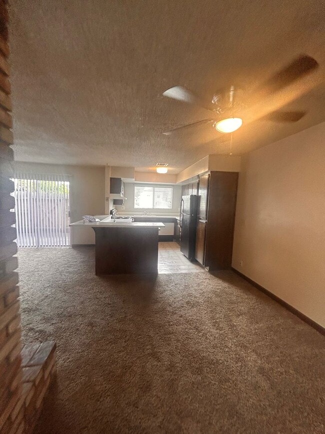 Building Photo - Cute home for rent in Visalia!