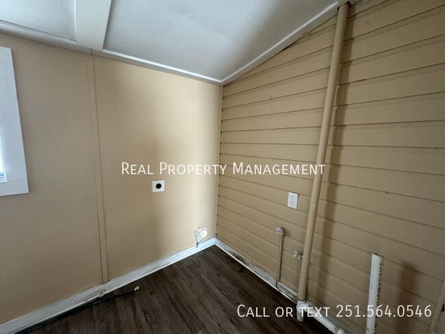 Building Photo - 2064 Andrews St