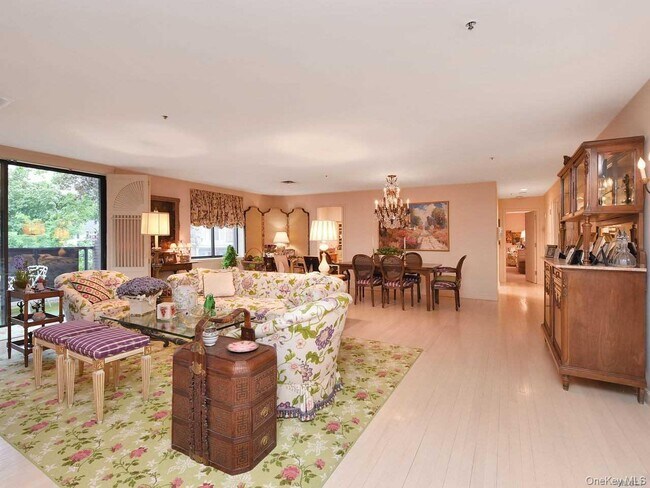 Building Photo - 123 Middle Neck Rd