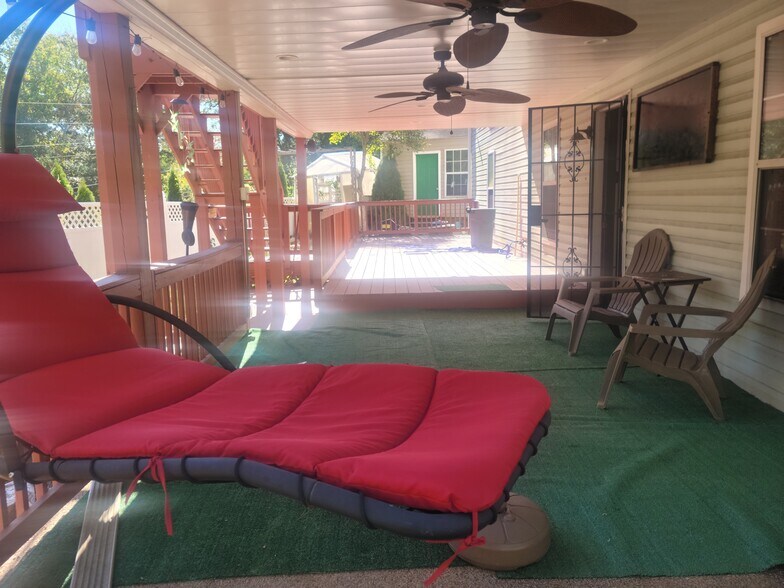 Patio with hammock and lawn chairs - 5898 Manchester Ln