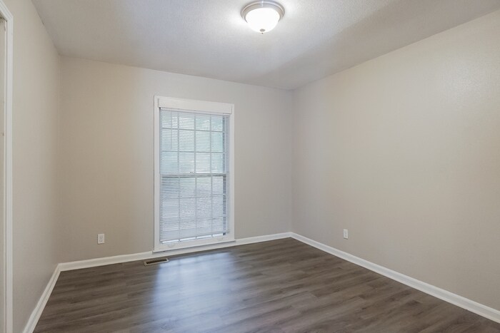 Building Photo - 4220 Hillswood Ln