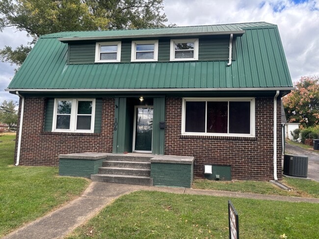 Primary Photo - 106 E Sevier Ave