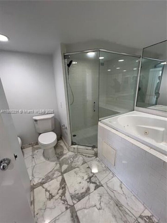 Building Photo - 5600 Collins Ave