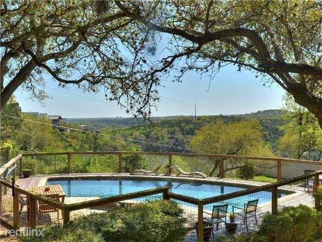 Building Photo - 1899 Westlake Dr