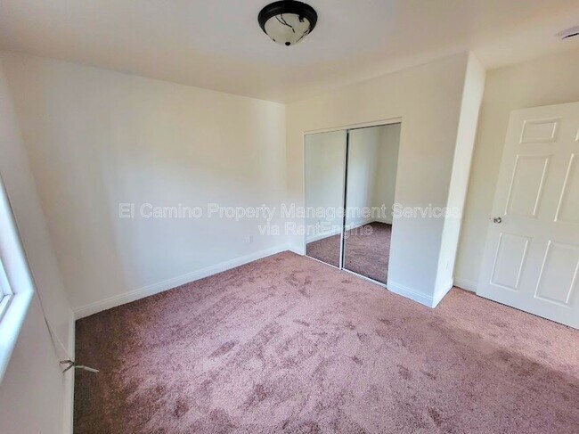 Building Photo - 1424 E 59th St