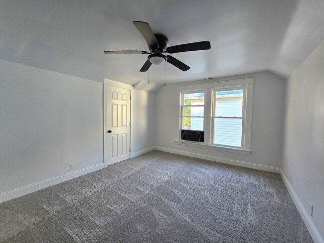 Building Photo - Gorgeous 4 or 5 bed 3.5 Bath in Madisonville!!