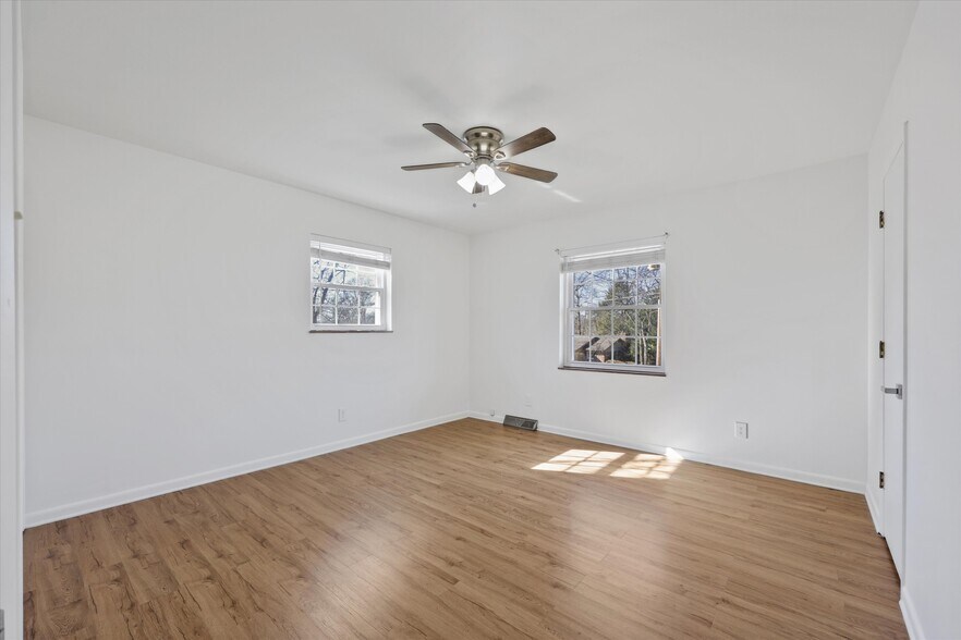 Building Photo - 930 Corning Rd