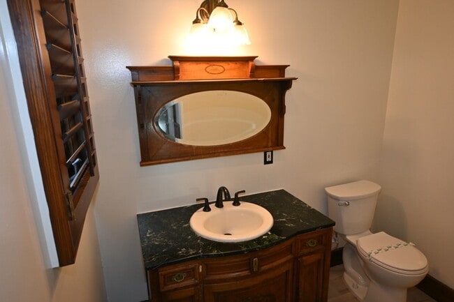 Building Photo - Beautiful Mission Viejo 5 bedroom 2.5 bathroom plus den home