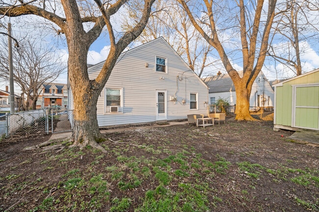 Back of building - 5903 W Park Ave