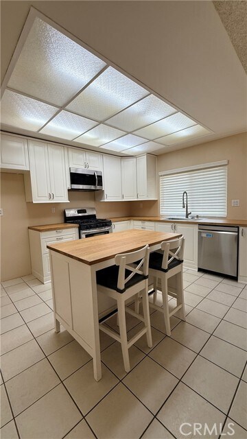 Building Photo - 10275 Banyan St