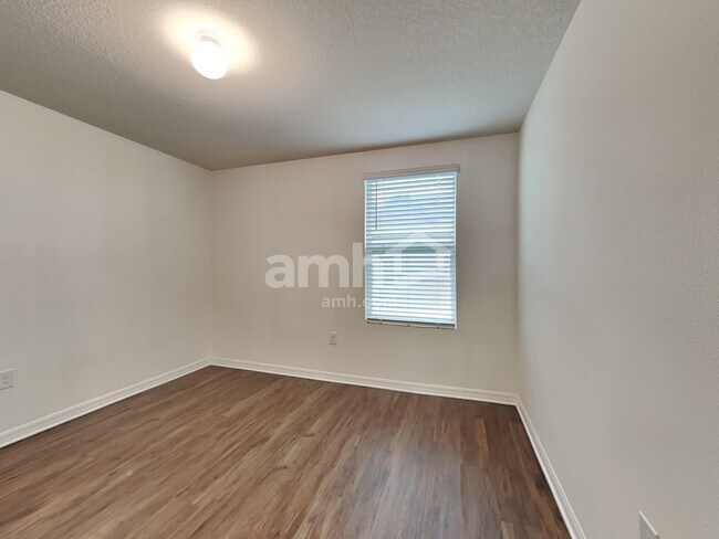 Building Photo - 10416 Flathead Dr