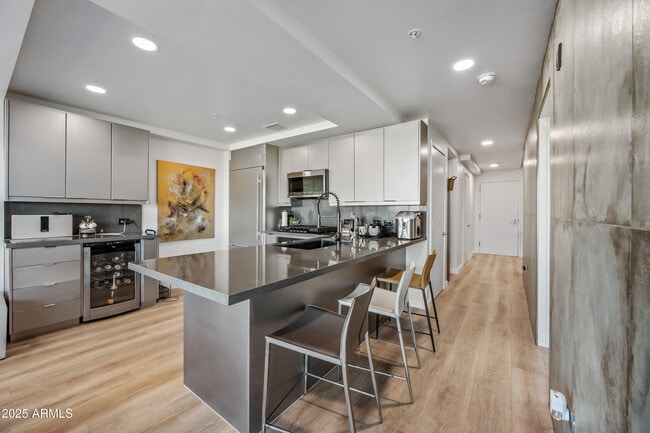 Building Photo - 7167 E Rancho Vista Dr