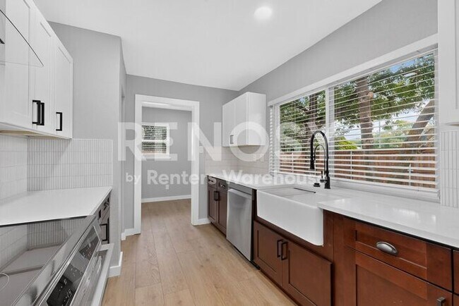 Building Photo - Renovated in Allen Ready to Be Your Home