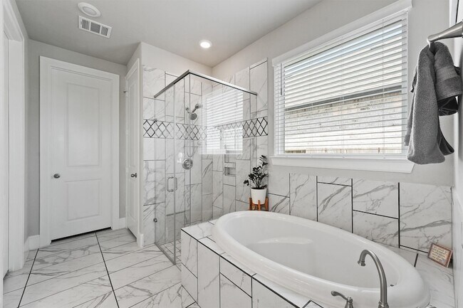 Building Photo - 4050 Shackleton Ct