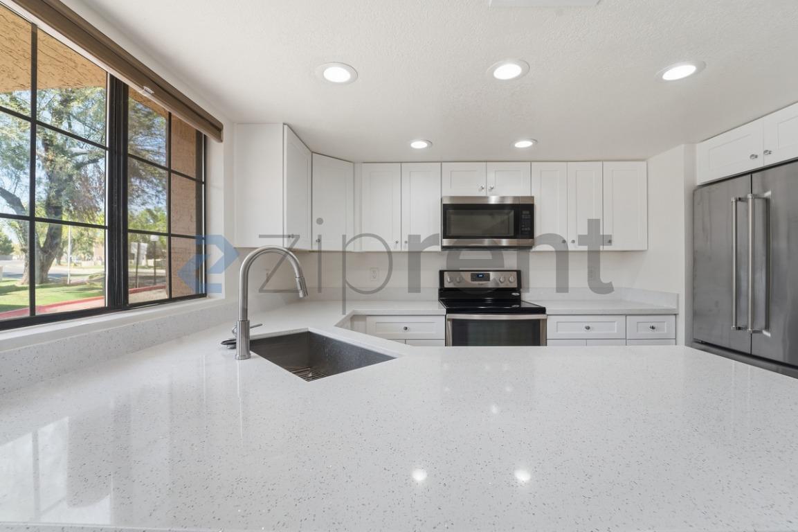 Building Photo - 609 E Mesquite Cir