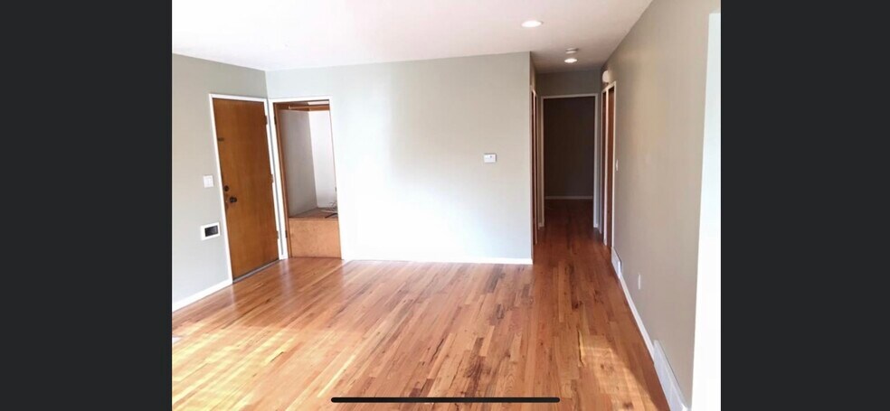 Building Photo - 4002 SE 33rd Plz