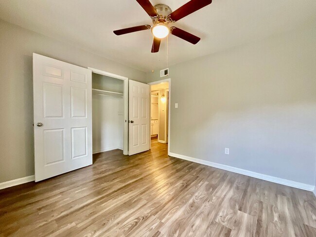 Building Photo - 14 Point West Cove