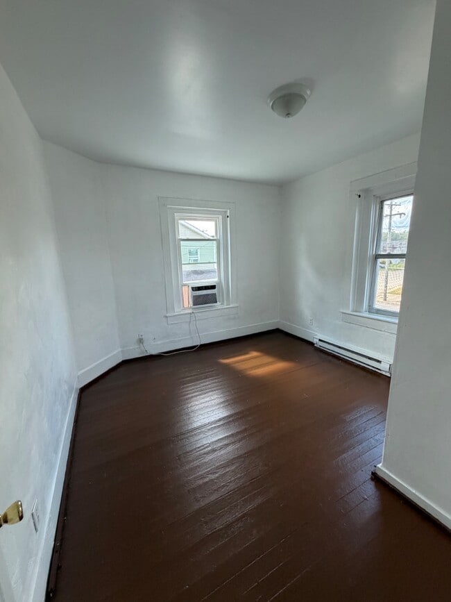 Building Photo - 424 S Saratoga St
