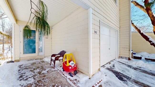 Building Photo - 542 Meadow Ct