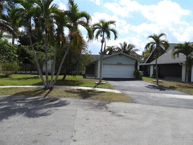 Building Photo - 9331 NW 33rd Manor